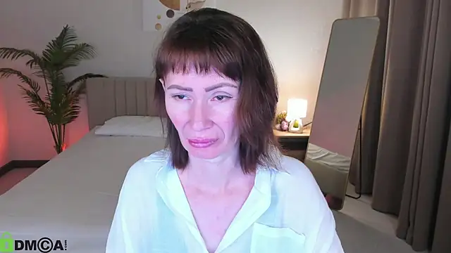 gracekellyyy online show from May 15, 4:21 am