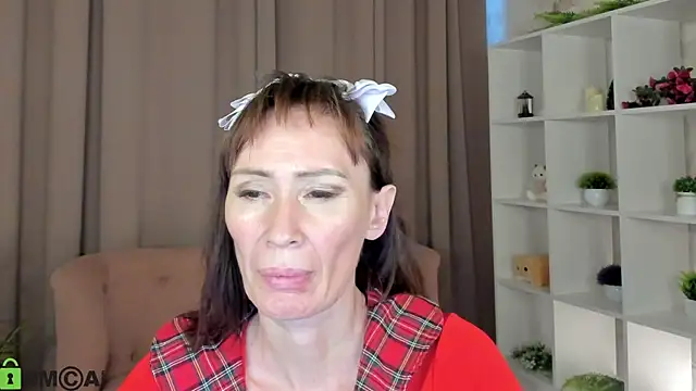 gracekellyyy online show from June 15, 4:28 pm