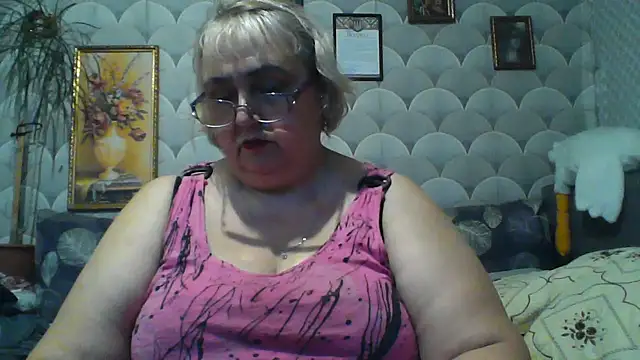 Snapshot of MarinaFarina53 chatting on June 17, 5:34 pm MarinaFarina53 online show from June 17, 5:34 pm
