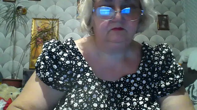 Snapshot of MarinaFarina53 chatting on May 25, 7:01 pm MarinaFarina53 online show from May 25, 7:01 pm