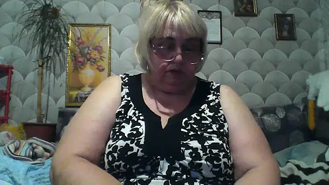 Snapshot of MarinaFarina53 chatting on May 29, 5:52 pm MarinaFarina53 online show from May 29, 5:52 pm