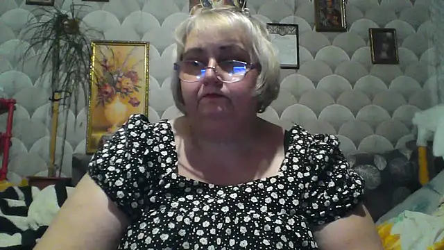 Snapshot of MarinaFarina53 chatting on June 1, 8:52 pm MarinaFarina53 online show from June 1, 8:52 pm