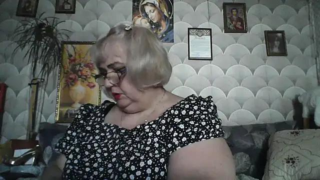 Snapshot of MarinaFarina53 chatting on June 22, 5:04 am MarinaFarina53 online show from June 22, 5:04 am
