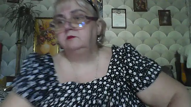 Snapshot of MarinaFarina53 chatting on June 25, 5:12 am MarinaFarina53 online show from June 25, 5:12 am
