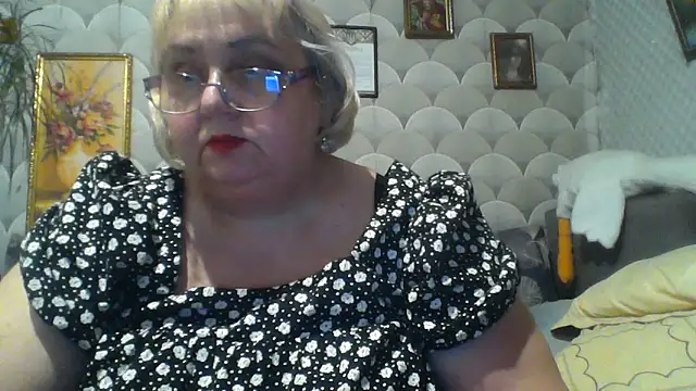 Snapshot of MarinaFarina53 chatting on June 8, 6:19 pm MarinaFarina53 online show from June 8, 6:19 pm