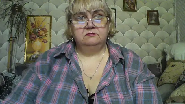 Snapshot of MarinaFarina53 chatting on June 18, 8:13 am MarinaFarina53 online show from June 18, 8:13 am