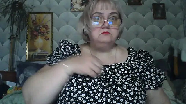 Snapshot of MarinaFarina53 chatting on June 19, 5:13 am MarinaFarina53 online show from June 19, 5:13 am