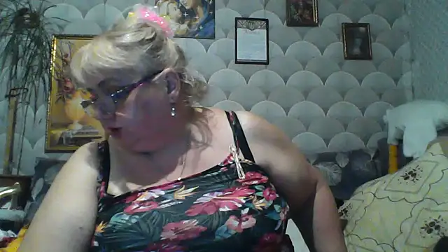 Snapshot of MarinaFarina53 chatting on June 22, 5:10 pm MarinaFarina53 online show from June 22, 5:10 pm