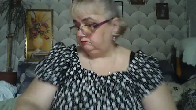 Snapshot of MarinaFarina53 chatting on June 12, 6:44 am MarinaFarina53 online show from June 12, 6:44 am