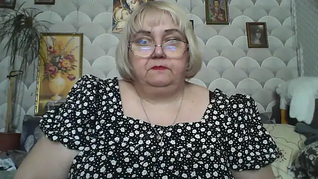 Snapshot of MarinaFarina53 chatting on June 13, 8:01 am MarinaFarina53 online show from June 13, 8:01 am