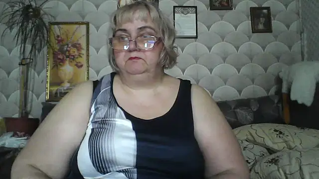 Snapshot of MarinaFarina53 chatting on June 5, 6:52 am MarinaFarina53 online show from June 5, 6:52 am
