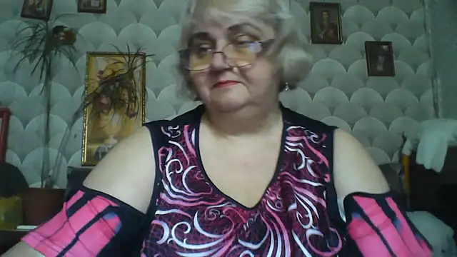 Snapshot of MarinaFarina53 chatting on May 22, 8:56 am MarinaFarina53 online show from May 22, 8:56 am
