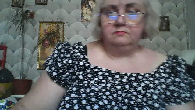Snapshot of MarinaFarina53 chatting on May 23, 1:32 pm MarinaFarina53 online show from May 23, 1:32 pm