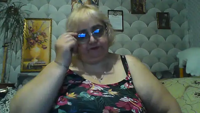 Snapshot of MarinaFarina53 chatting on June 23, 5:22 pm MarinaFarina53 online show from June 23, 5:22 pm
