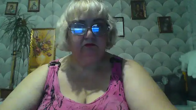 Snapshot of MarinaFarina53 chatting on June 6, 7:08 pm MarinaFarina53 online show from June 6, 7:08 pm