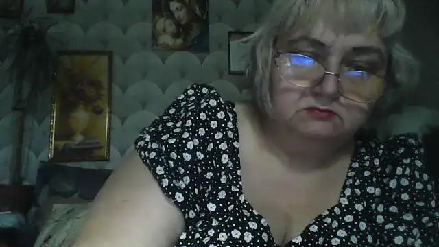 Snapshot of MarinaFarina53 chatting on June 8, 6:03 am MarinaFarina53 online show from June 8, 6:03 am