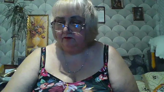 Snapshot of MarinaFarina53 chatting on June 25, 5:18 pm MarinaFarina53 online show from June 25, 5:18 pm
