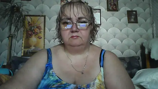 Snapshot of MarinaFarina53 chatting on June 28, 5:03 am MarinaFarina53 online show from June 28, 5:03 am