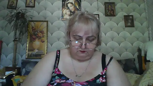Snapshot of MarinaFarina53 chatting on June 24, 5:39 am MarinaFarina53 online show from June 24, 5:39 am