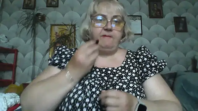 Snapshot of MarinaFarina53 chatting on May 26, 12:47 pm MarinaFarina53 online show from May 26, 12:47 pm
