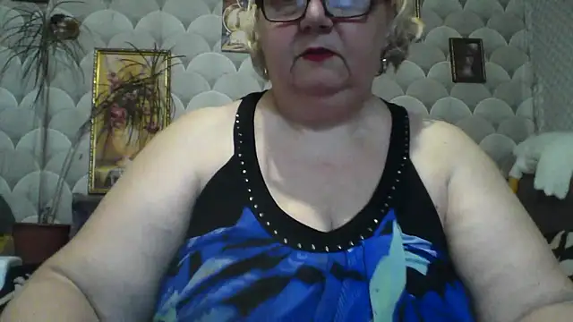 Snapshot of MarinaFarina53 chatting on May 25, 6:56 am MarinaFarina53 online show from May 25, 6:56 am