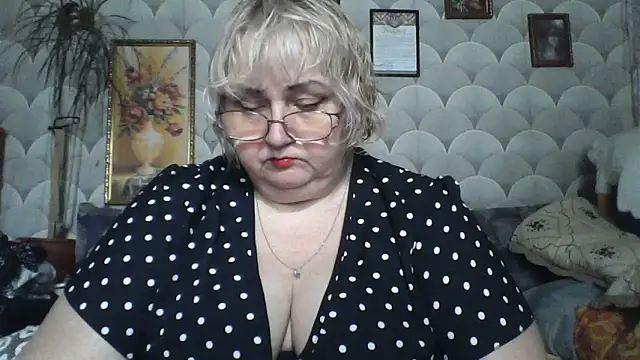 Snapshot of MarinaFarina53 chatting on June 15, 8:36 am MarinaFarina53 online show from June 15, 8:36 am