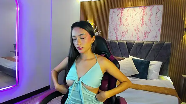 Snapshot of Aisha_Vex chatting on June 22, 12:24 pm Aisha Vex online show from June 22, 12:24 pm