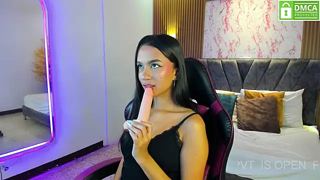Snapshot of Aisha_Vex chatting on June 1, 2:28 pm Aisha Vex online show from June 1, 2:28 pm