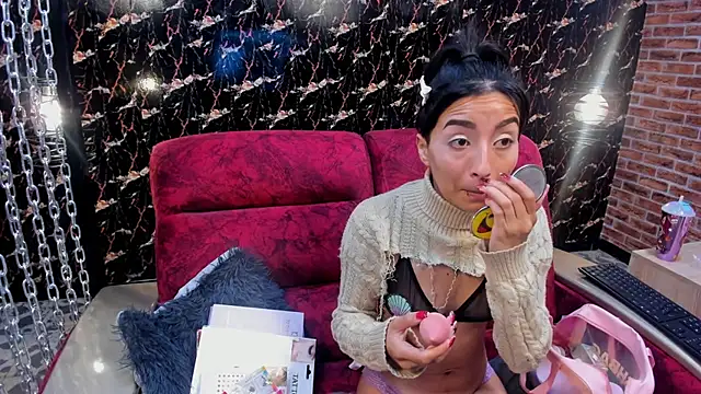 LunaiXMoon  online show from May 28, 11:49 am
