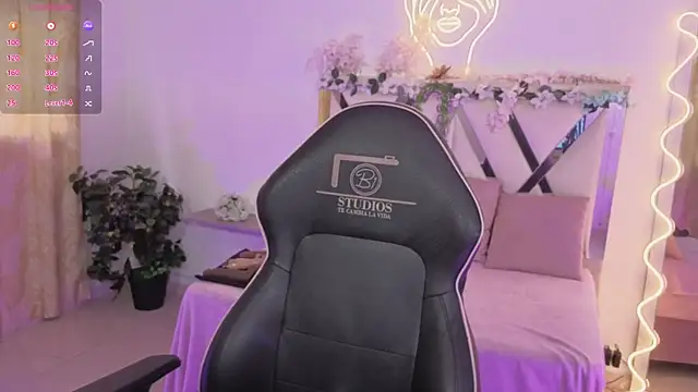 CRISTALBROKE TAY online show from July 15, 7:21 pm