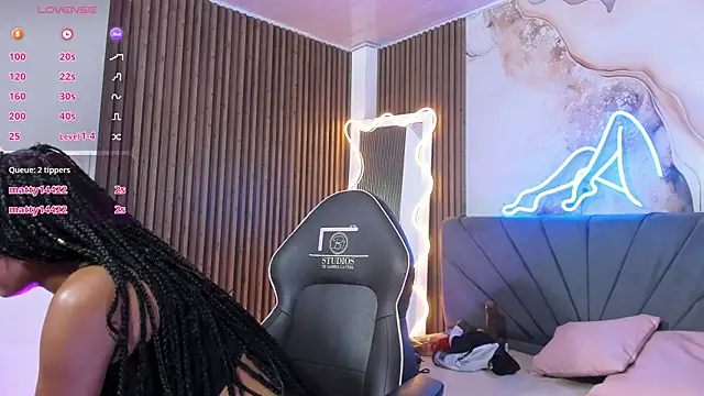 CRISTALBROKE TAY online show from June 6, 7:41 pm