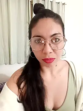 Mia essence online show from May 9, 4:38 am