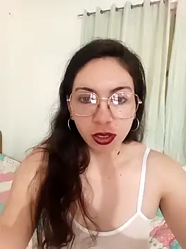 Mia essence online show from May 15, 1:09 pm