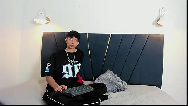 ero boy40 online show from May 17, 3:17 am