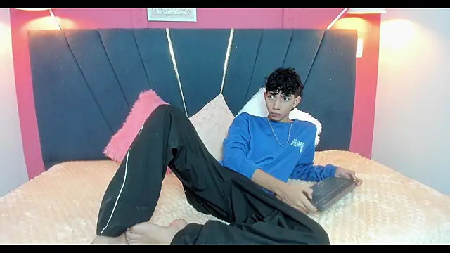 ero boy40 online show from June 3, 4:46 am
