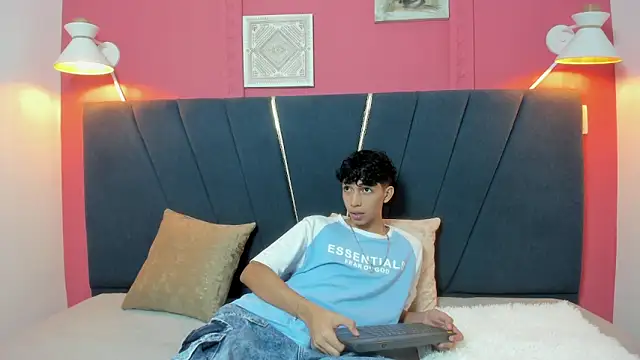 ero boy40 online show from May 22, 3:26 am