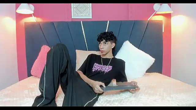 ero boy40 online show from May 28, 7:27 am