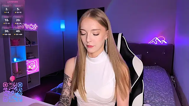 callme eva online show from May 17, 2:39 pm