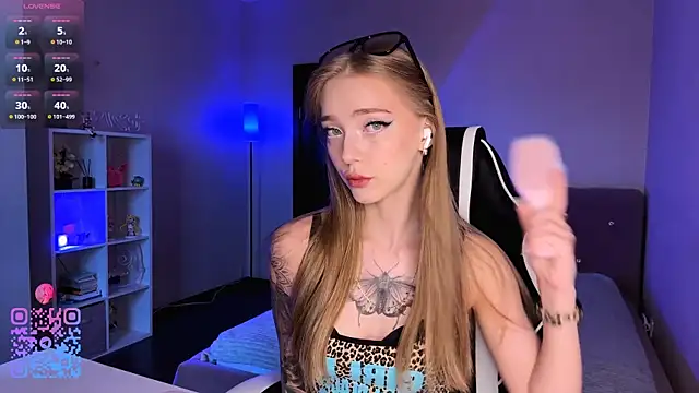 callme eva online show from July 4, 11:09 pm