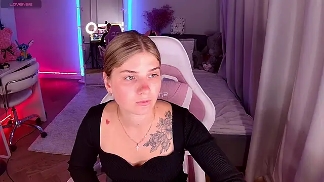 Snapshot of Leri_One chatting on May 29, 6:30 am Leri One online show from May 29, 6:30 am