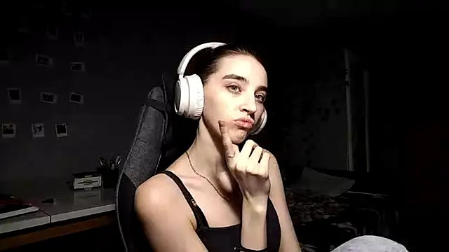 NightFoxxx online show from June 30, 1:11 pm