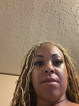Missprettythang online show from May 11, 5:21 pm