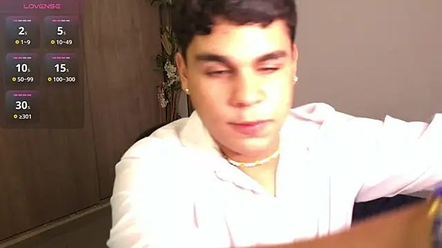 Snapshot of eithan_jonnes_ chatting on June 21, 9:42 pm eithan jonnes online show from June 21, 9:42 pm