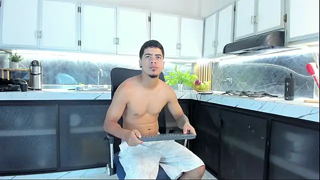 Snapshot of criss_hardcock_ chatting on June 21, 2:23 pm criss hardcock online show from June 21, 2:23 pm