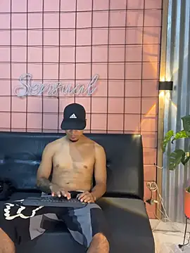 Snapshot of criss_hardcock_ chatting on May 14, 1:19 pm criss hardcock online show from May 14, 1:19 pm
