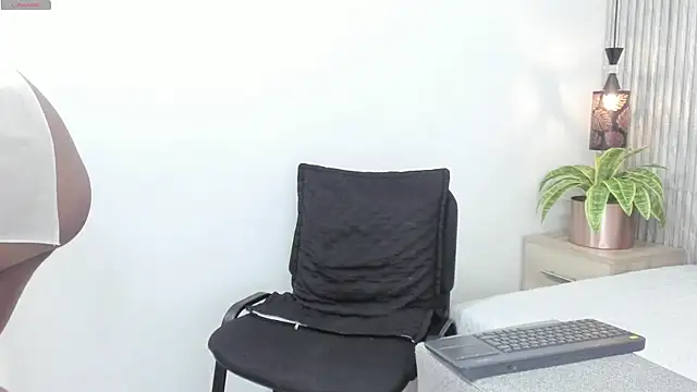 Bella adamss  online show from June 7, 4:01 pm