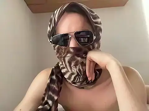 KittyKatValentino90 online show from May 7, 11:41 pm