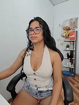 alanahot94 online show from May 24, 5:46 pm
