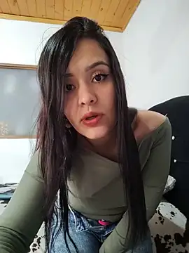 HollyMoon  online show from May 25, 7:45 pm