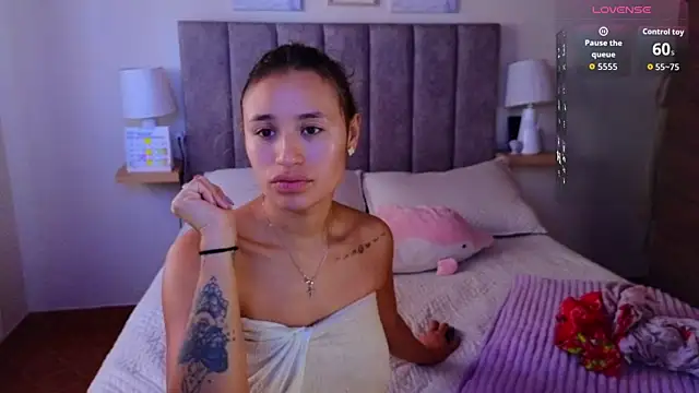 Victoria Hils online show from July 6, 4:42 pm